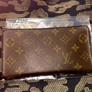 Louis Vuitton Wallet (Reposh)